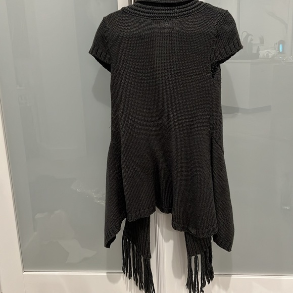 HENDI Fringed Sweater jacket. Tie close or wear open. Size S/M. - Picture 4 of 4